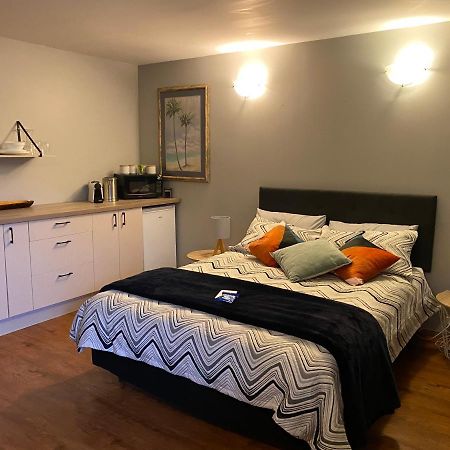 Opanuku Out West Hotel Оукланд Екстериор снимка
