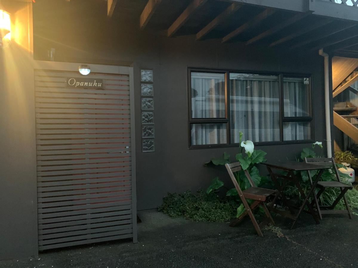 Opanuku Out West Hotel Оукланд Екстериор снимка