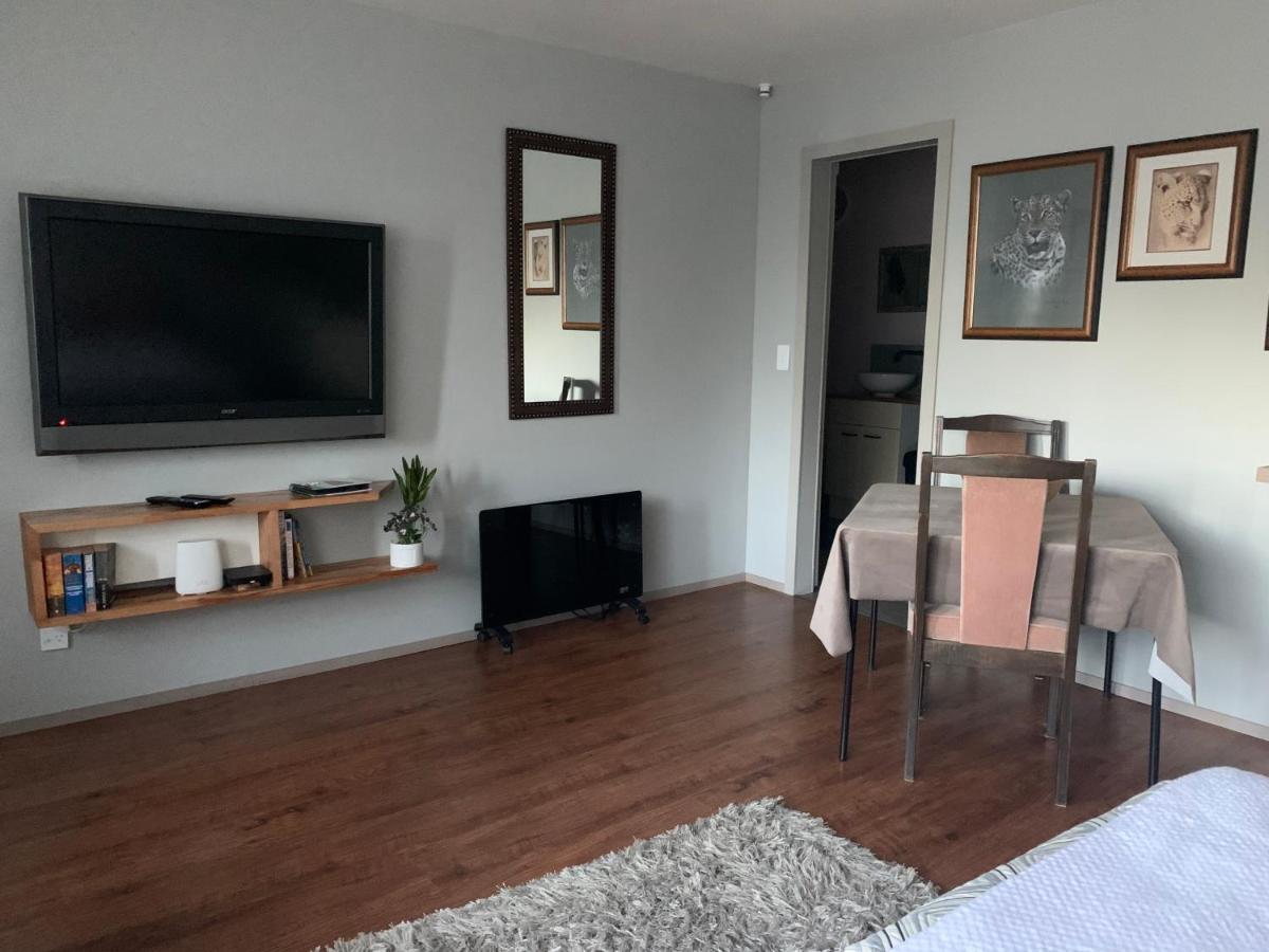 Opanuku Out West Hotel Оукланд Екстериор снимка